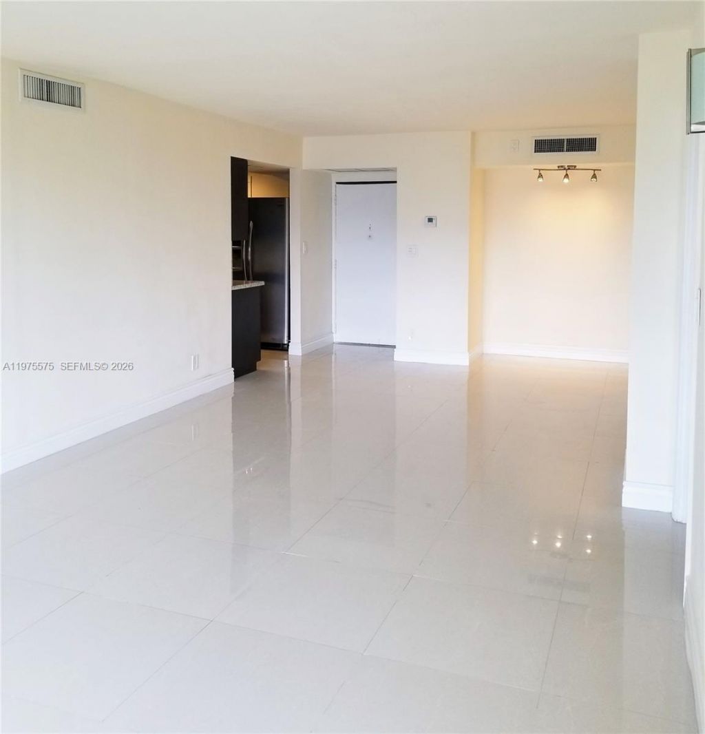 20500 W Country Club Dr , Unit 314, Aventura, FL 33180 Photo