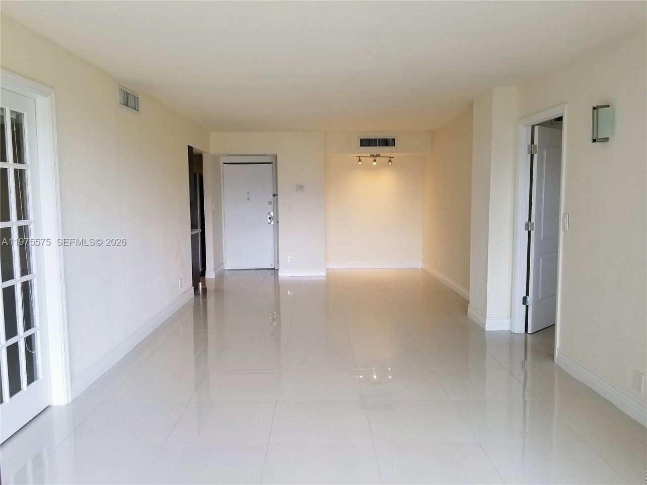 20500 W Country Club Dr , Unit 314, Aventura, FL 33180 Photo