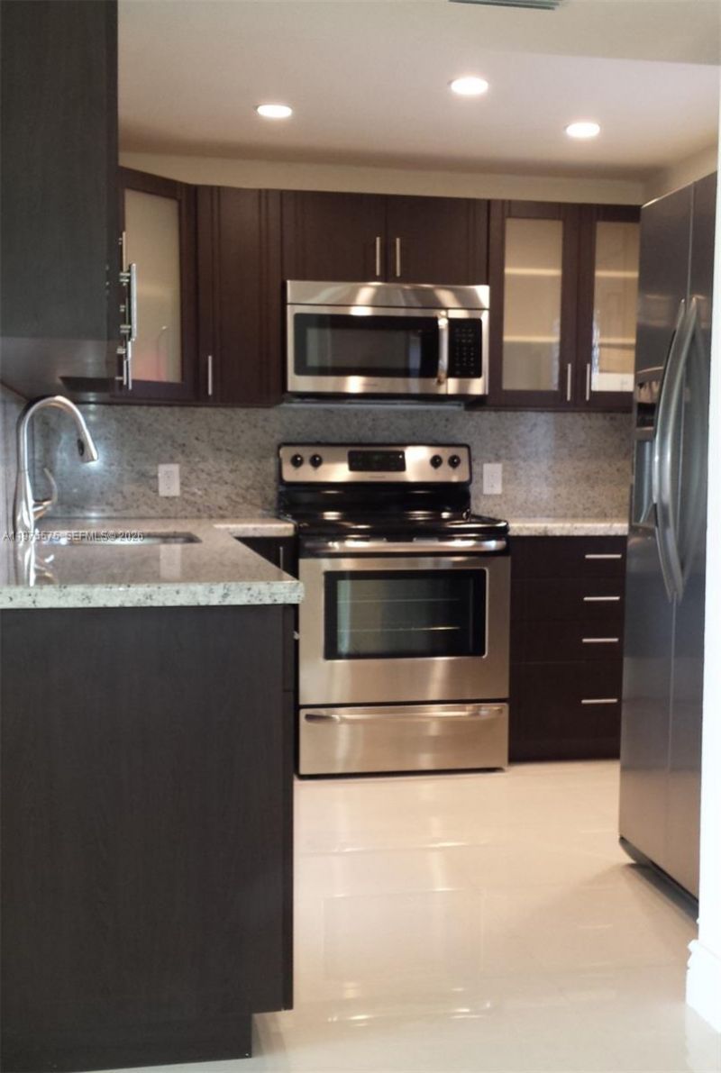 20500 W Country Club Dr , Unit 314, Aventura, FL 33180 Photo