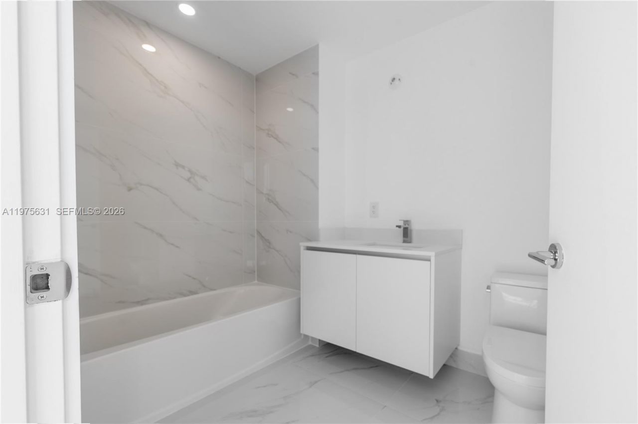 700 NE 24, Unit 2807, Miami, FL 33137 Photo