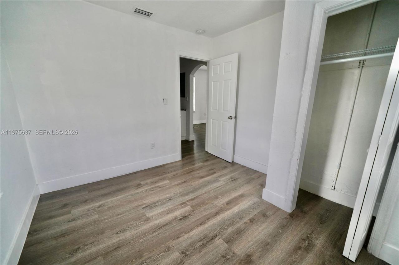 3376 NW 49th St , Unit B, Miami, FL 33142 Photo