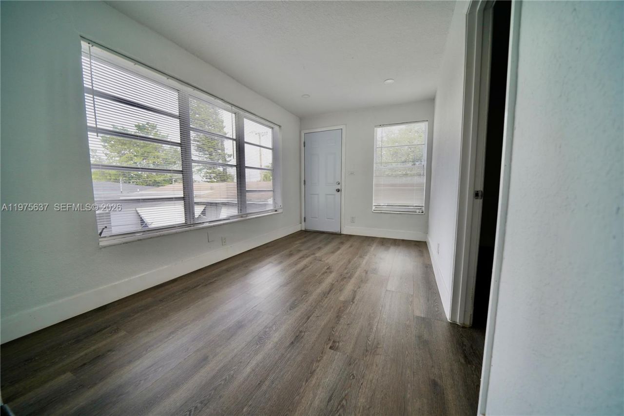 3376 NW 49th St , Unit B, Miami, FL 33142 Photo