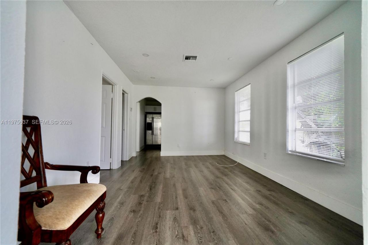 3376 NW 49th St , Unit B, Miami, FL 33142 Photo