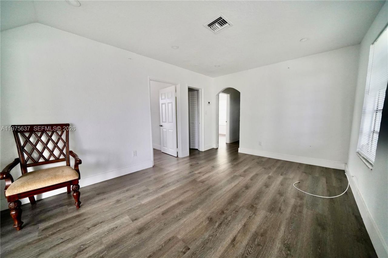 3376 NW 49th St , Unit B, Miami, FL 33142 Photo