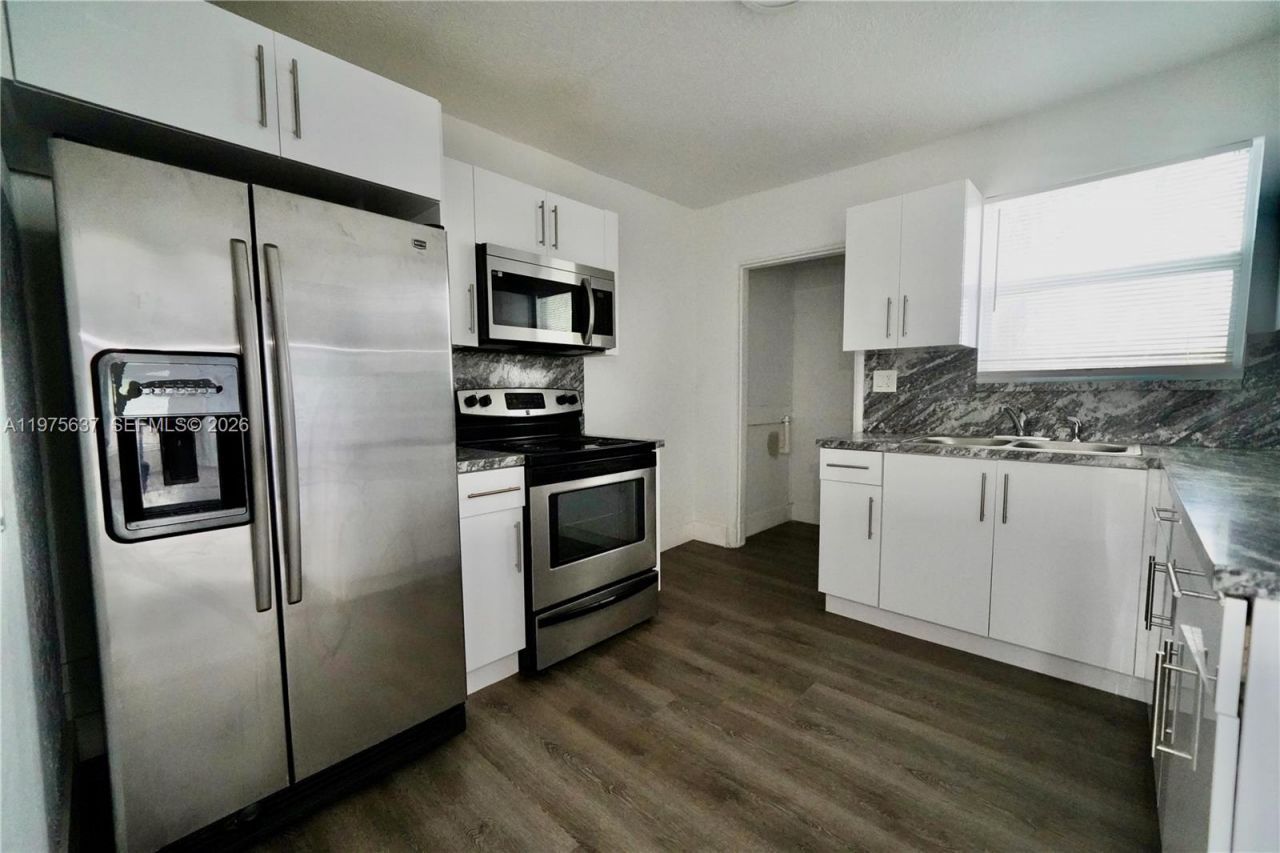 3376 NW 49th St , Unit B, Miami, FL 33142 Photo