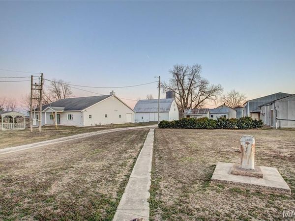 1341 Schleeper Lane, Golden Eagle, IL 62036