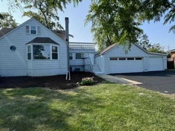 33 E Walnut Avenue, Des Plaines, IL 60016