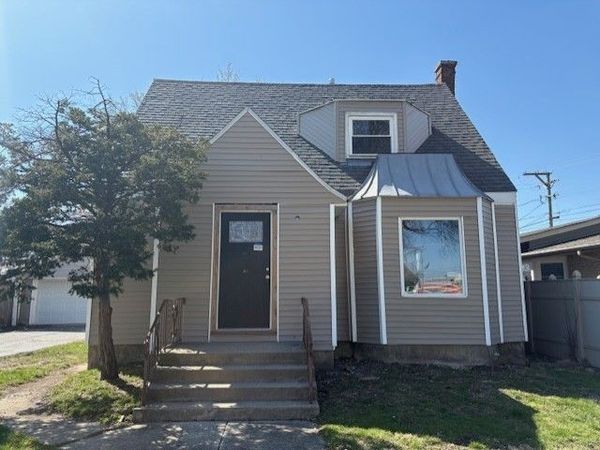 9520 S Sacramento Avenue , Evergreen Park, IL 60805