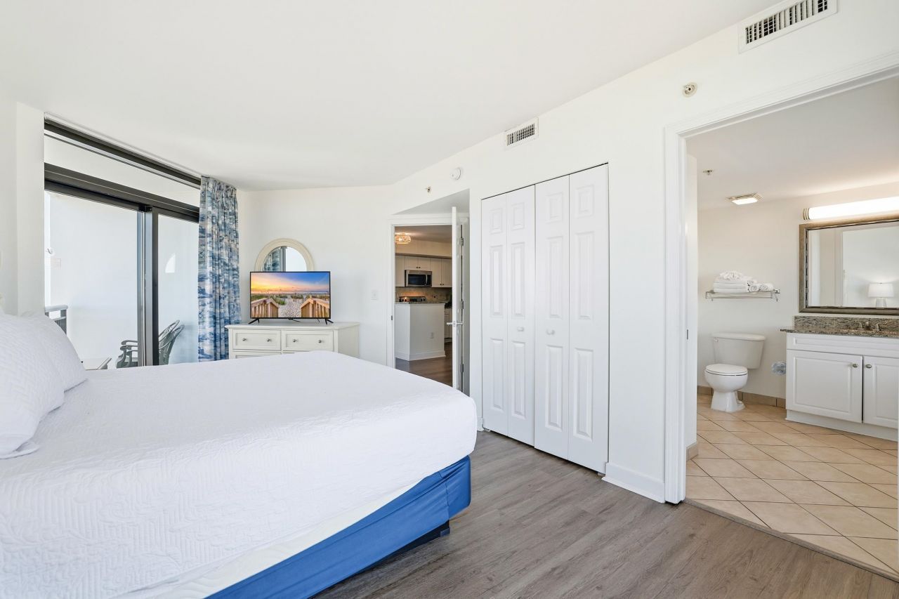 3000 N Ocean Blvd.  Photo 17