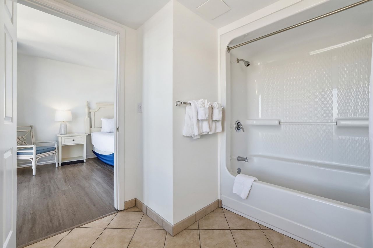 3000 N Ocean Blvd.  Photo 21