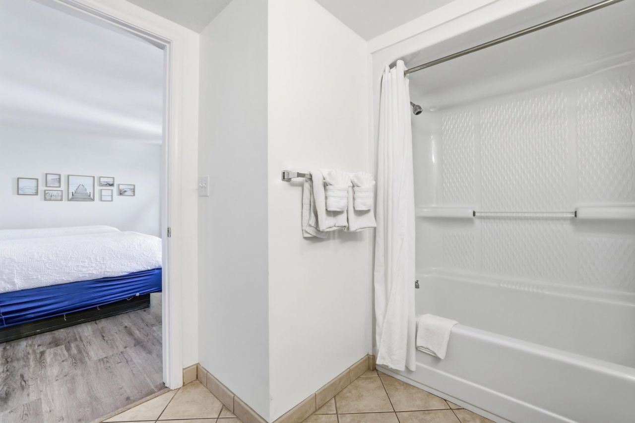 3000 N Ocean Blvd.  Photo 26