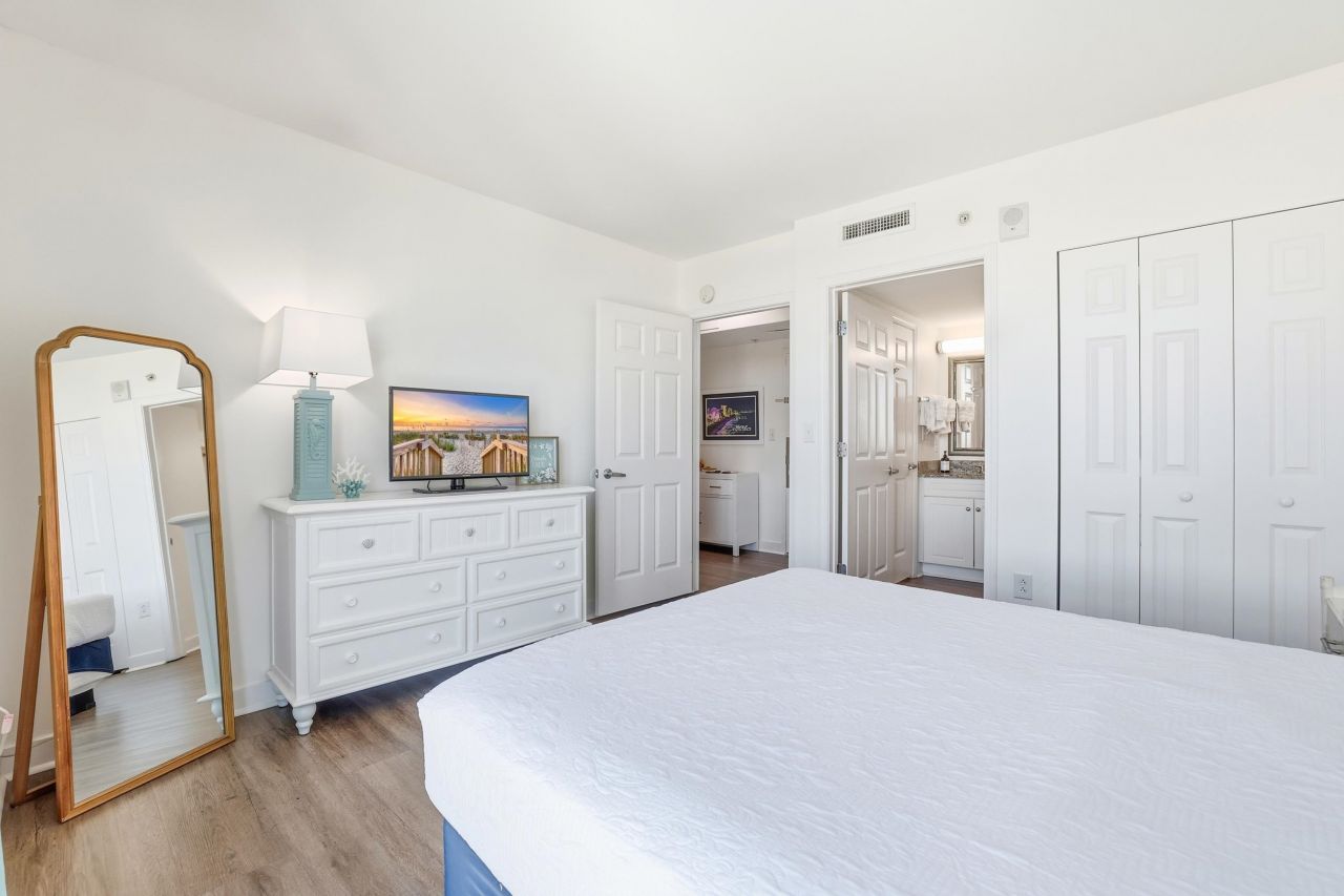 3000 N Ocean Blvd.  Photo 27