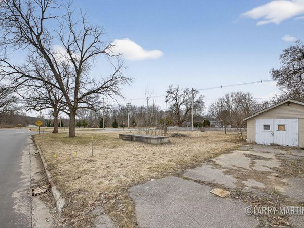 222 S Division Street, Lowell, MI 49331