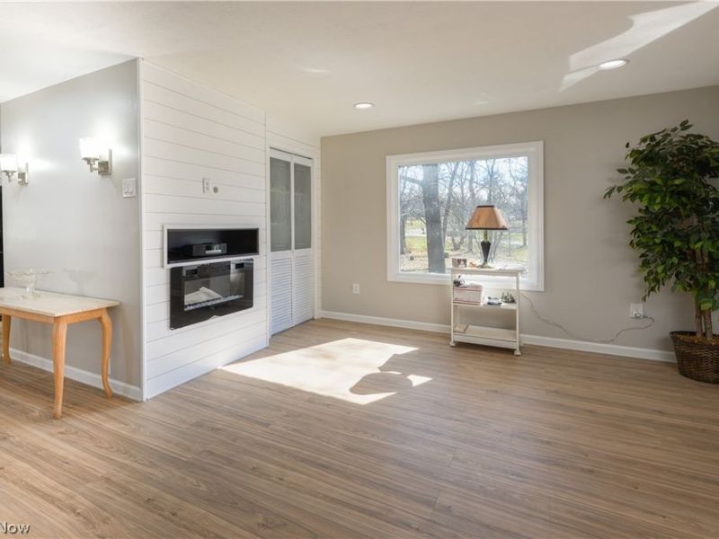 680 E State Street , Barberton, OH 44203 Photo 17