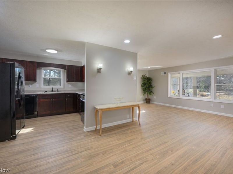 680 E State Street , Barberton, OH 44203 Photo 23