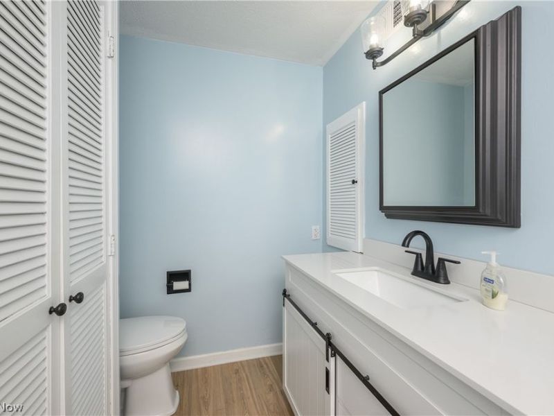 680 E State Street , Barberton, OH 44203 Photo 29