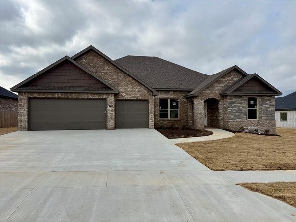 206 Doral Drive , Cave Springs, AR 72718