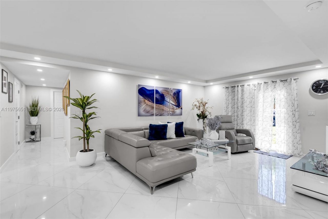 18111 NW 68th Ave, Unit G104, Hialeah, FL 33015 Main Photo