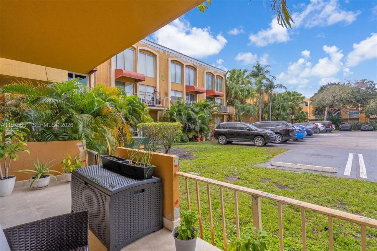 18111 NW 68th Ave, Unit G104, Hialeah, FL 33015 Photo
