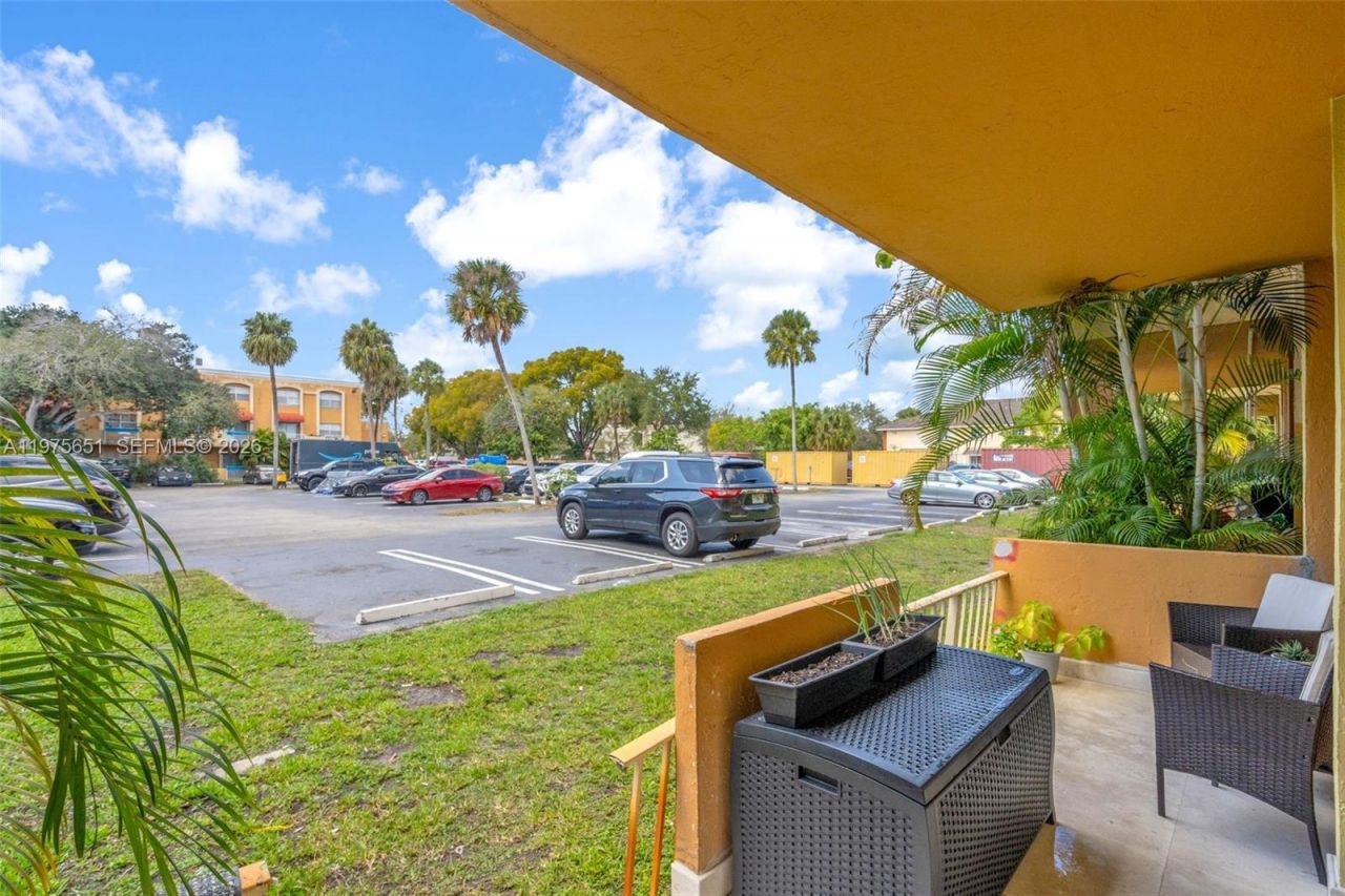 18111 NW 68th Ave, Unit G104, Hialeah, FL 33015 Photo