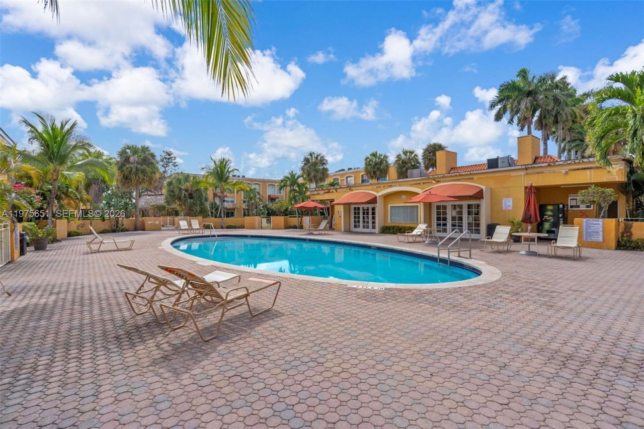 18111 NW 68th Ave, Unit G104, Hialeah, FL 33015 Photo