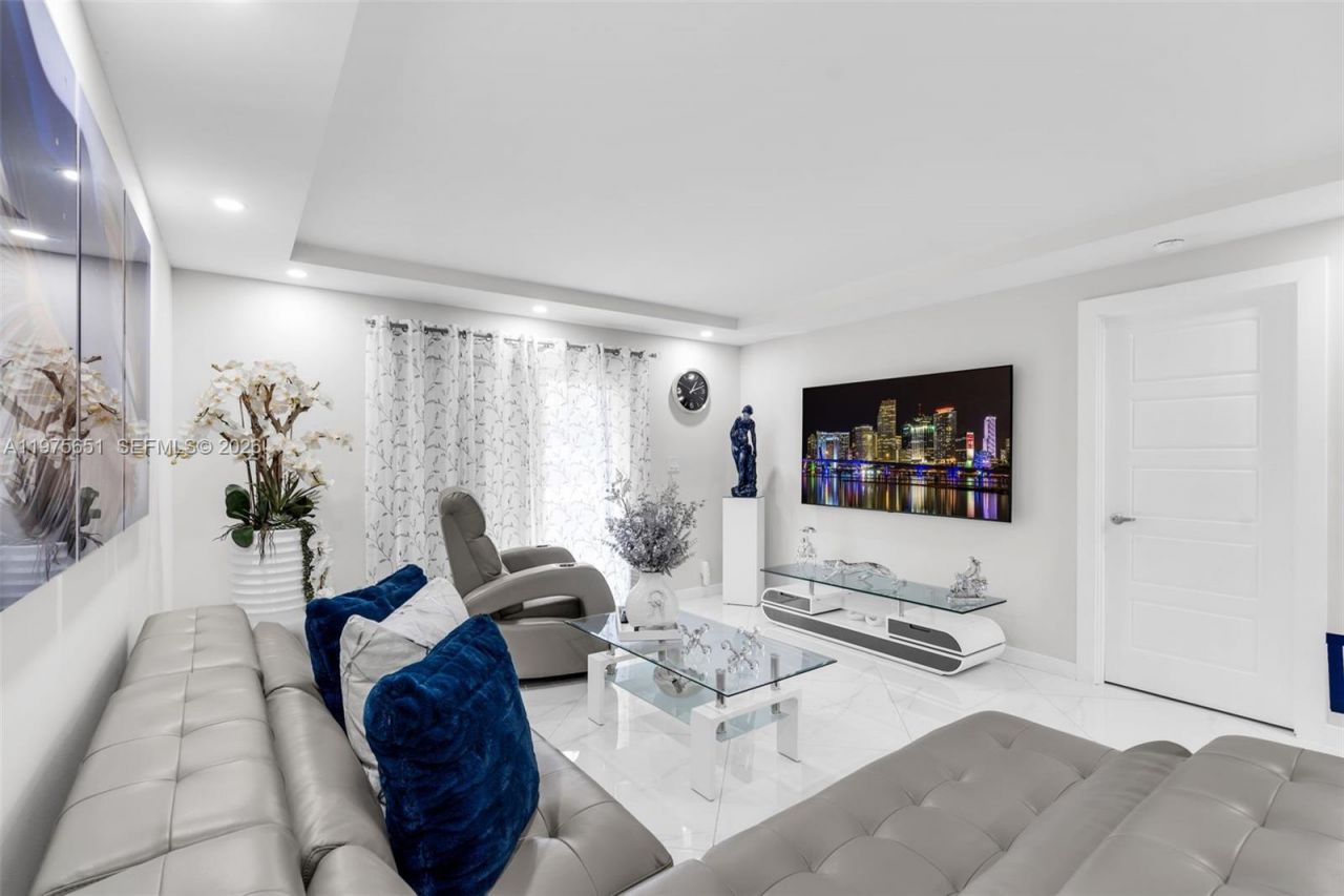 18111 NW 68th Ave, Unit G104, Hialeah, FL 33015 Photo