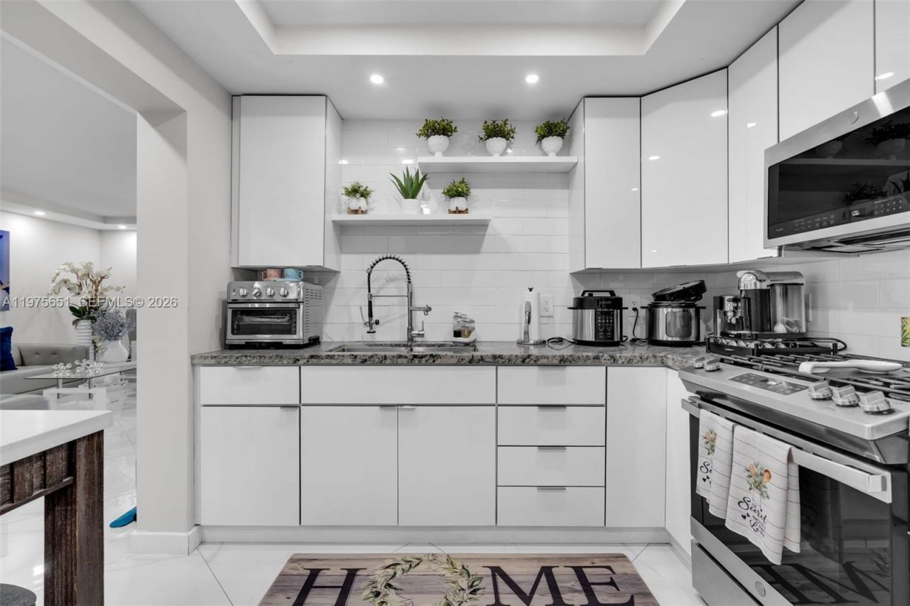 18111 NW 68th Ave, Unit G104, Hialeah, FL 33015 Photo