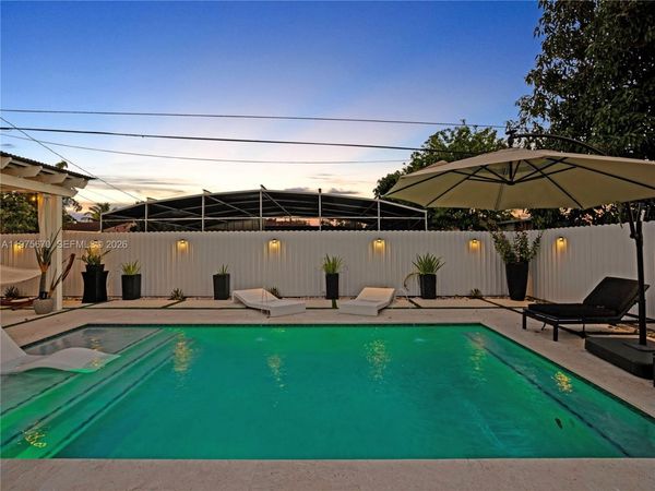 920 NE 159th St , North Miami Beach, FL 33162