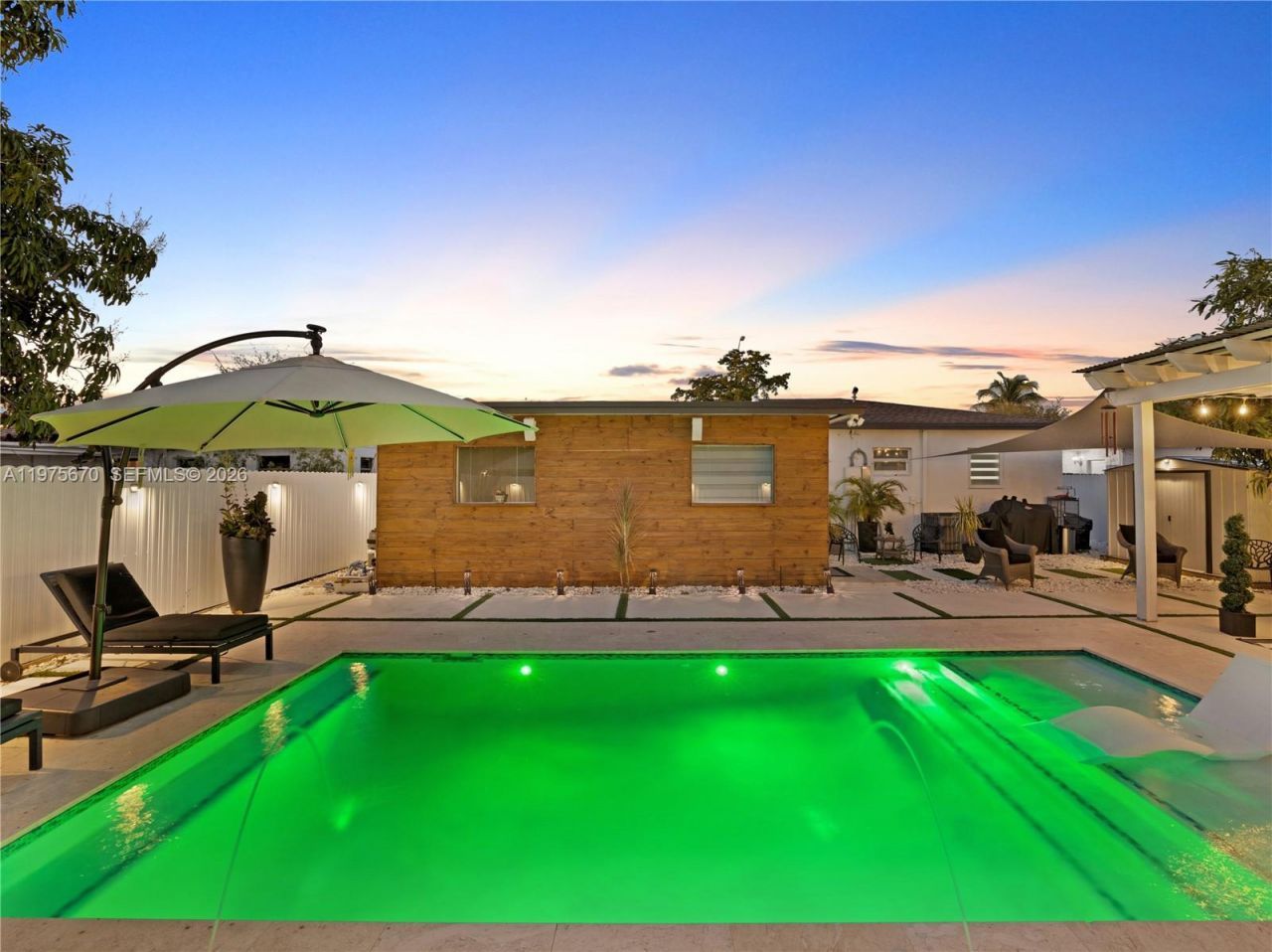 920 NE 159th St , North Miami Beach, FL 33162 Photo