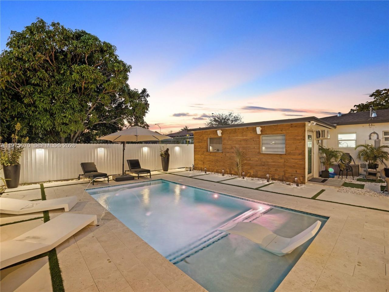 920 NE 159th St , North Miami Beach, FL 33162 Photo