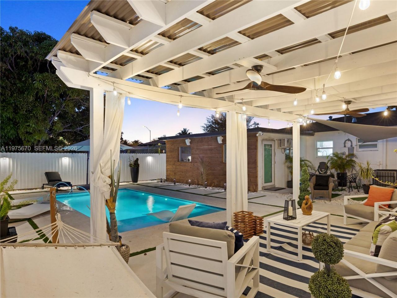 920 NE 159th St , North Miami Beach, FL 33162 Photo