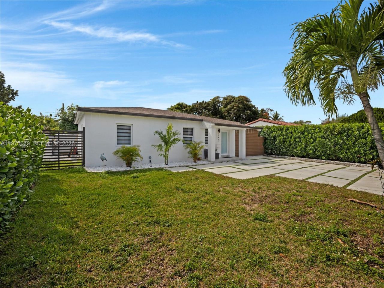 920 NE 159th St , North Miami Beach, FL 33162 Photo