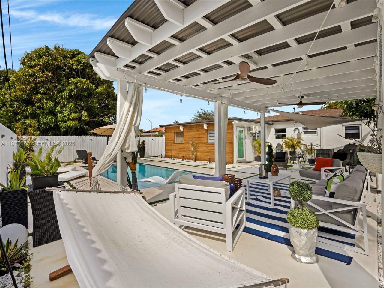 920 NE 159th St , North Miami Beach, FL 33162 Photo