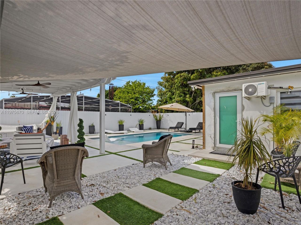 920 NE 159th St , North Miami Beach, FL 33162 Photo