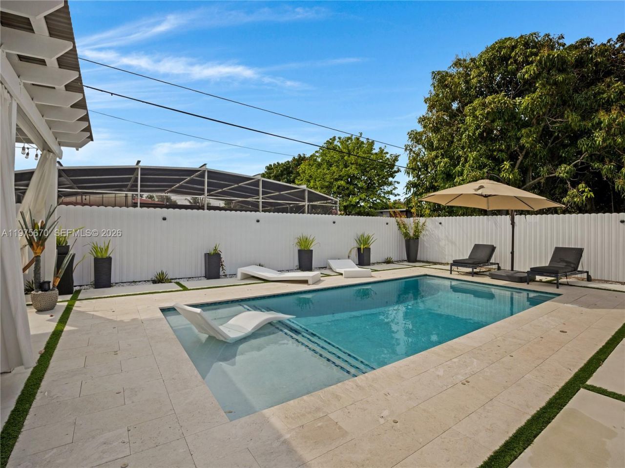 920 NE 159th St , North Miami Beach, FL 33162 Photo