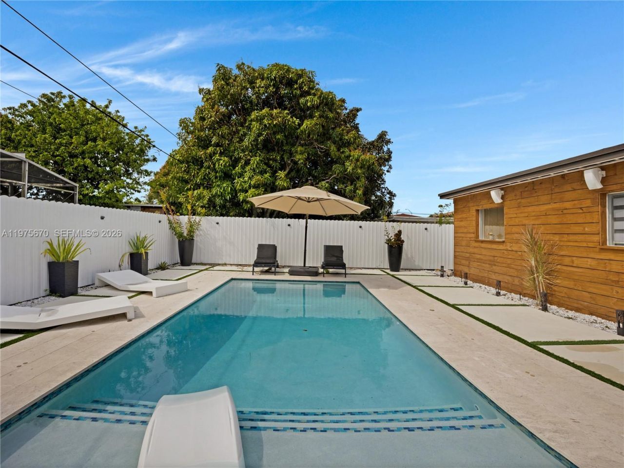 920 NE 159th St , North Miami Beach, FL 33162 Photo