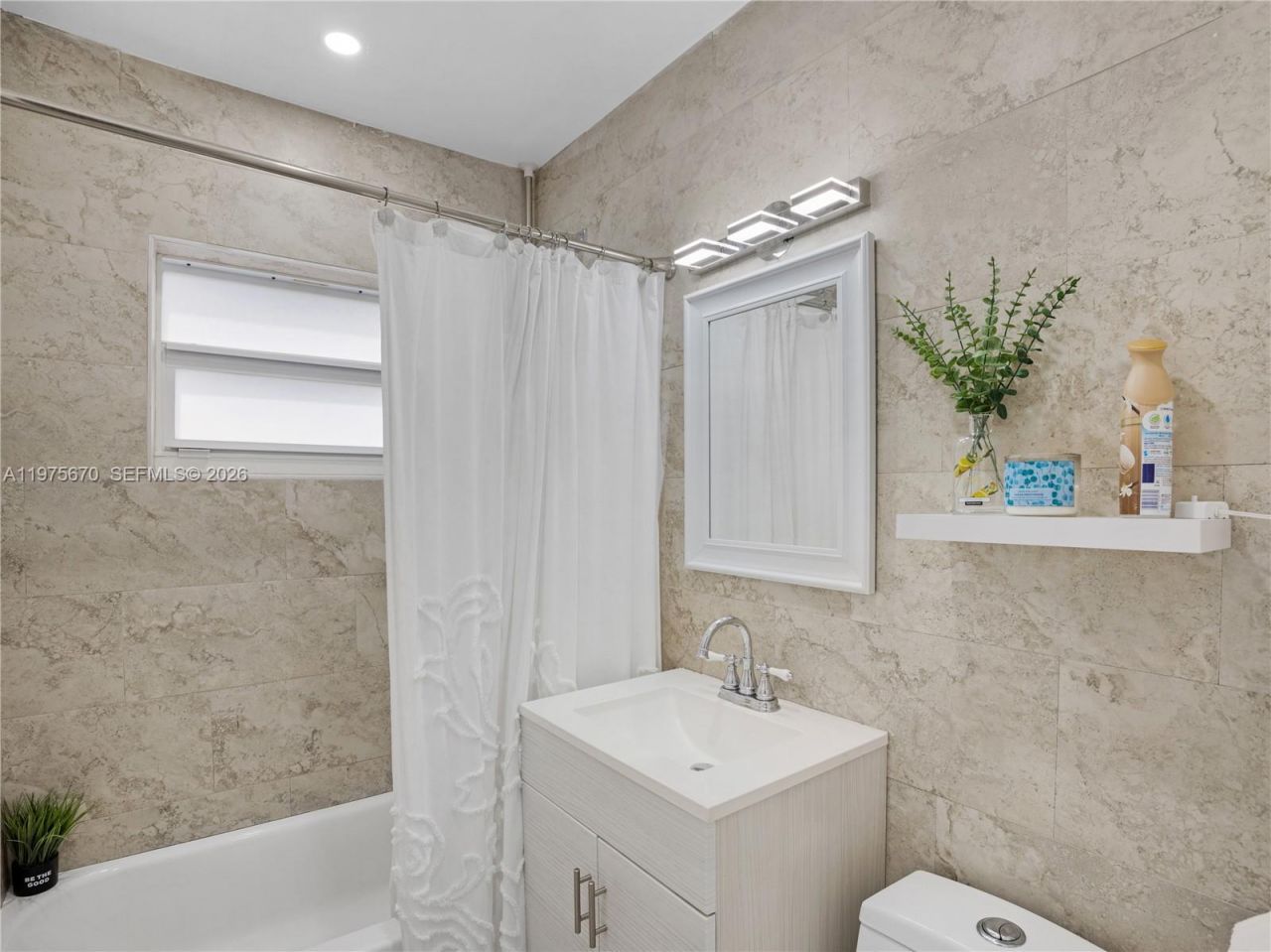 920 NE 159th St , North Miami Beach, FL 33162 Photo