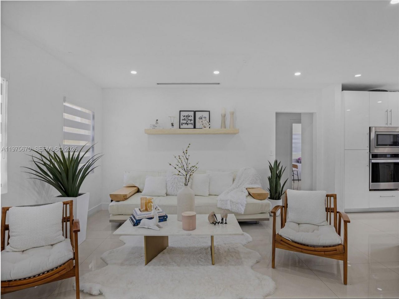 920 NE 159th St , North Miami Beach, FL 33162 Photo