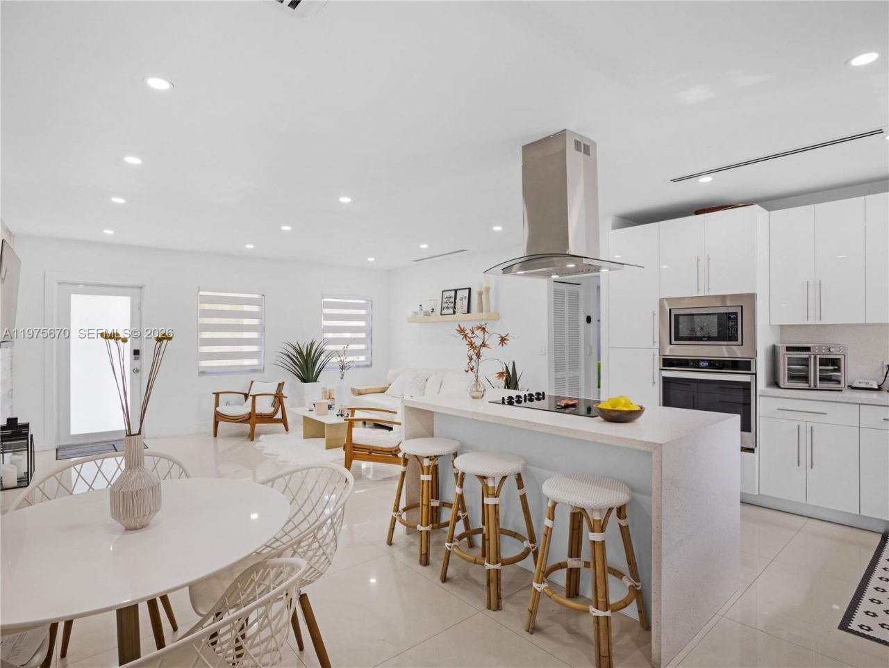 920 NE 159th St , North Miami Beach, FL 33162 Photo