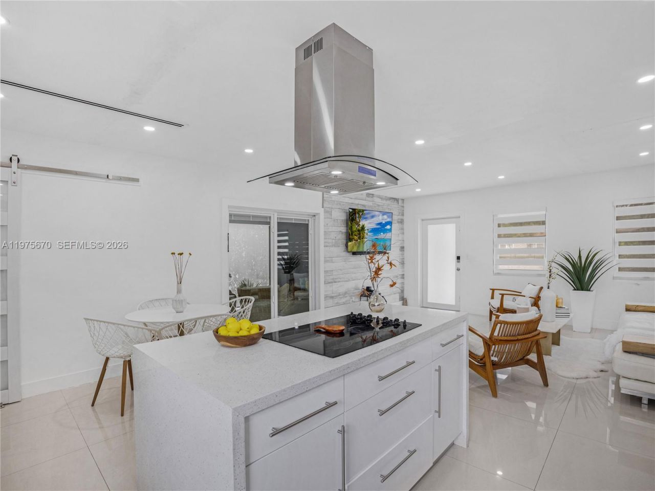 920 NE 159th St , North Miami Beach, FL 33162 Photo