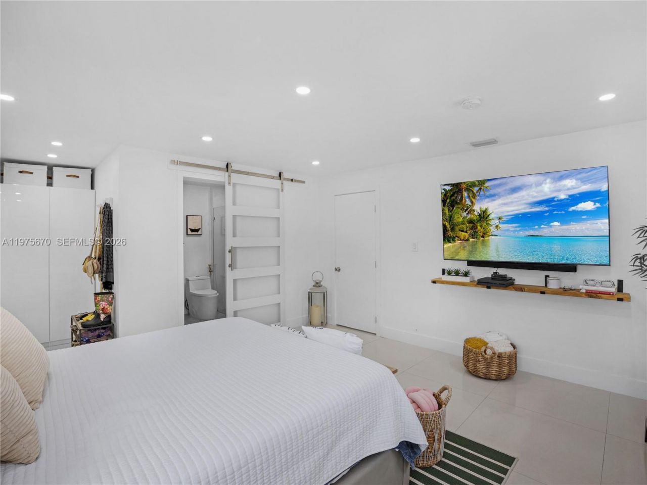 920 NE 159th St , North Miami Beach, FL 33162 Photo