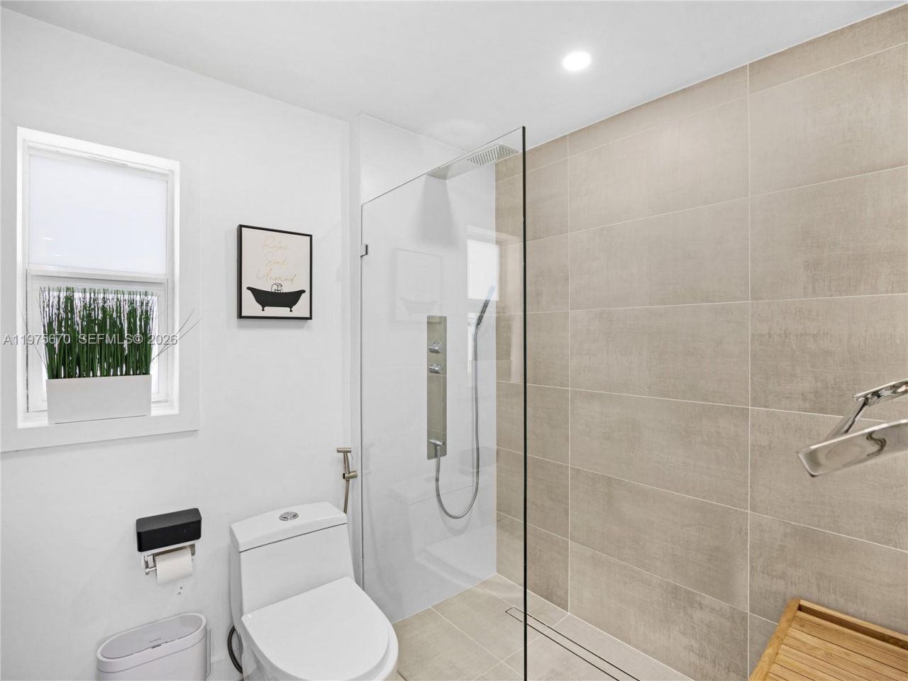 920 NE 159th St , North Miami Beach, FL 33162 Photo