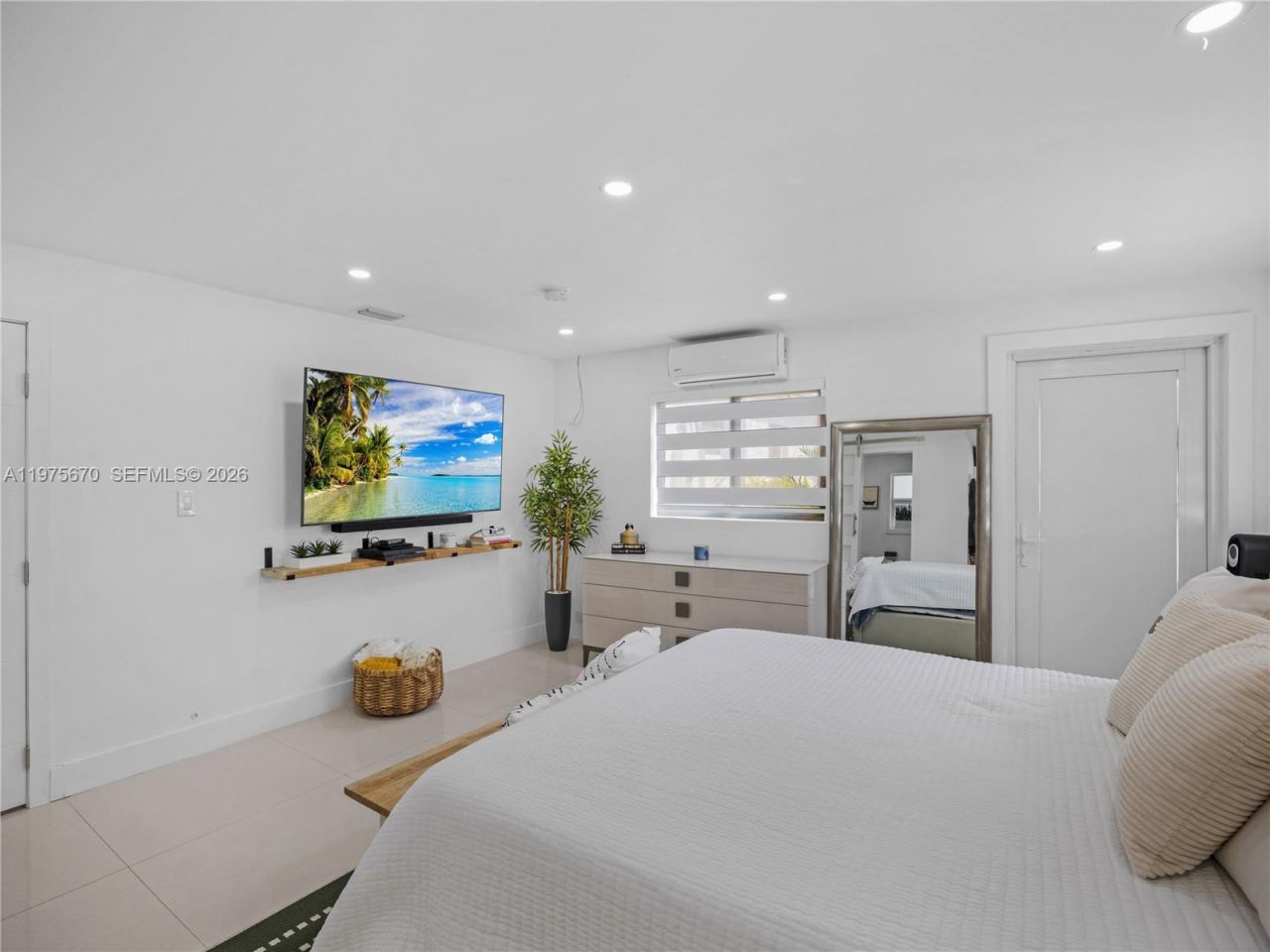 920 NE 159th St , North Miami Beach, FL 33162 Photo