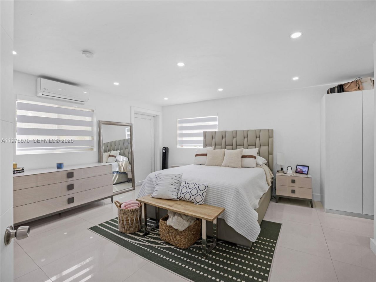 920 NE 159th St , North Miami Beach, FL 33162 Photo