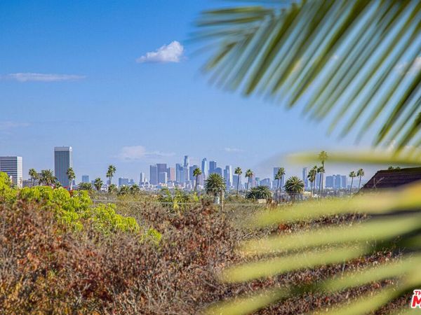 261 S Reeves Drive, Unit PH3, Beverly Hills, CA 90212