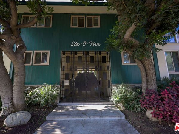 605 S Barrington Avenue, Unit 17, Los Angeles, CA 90049