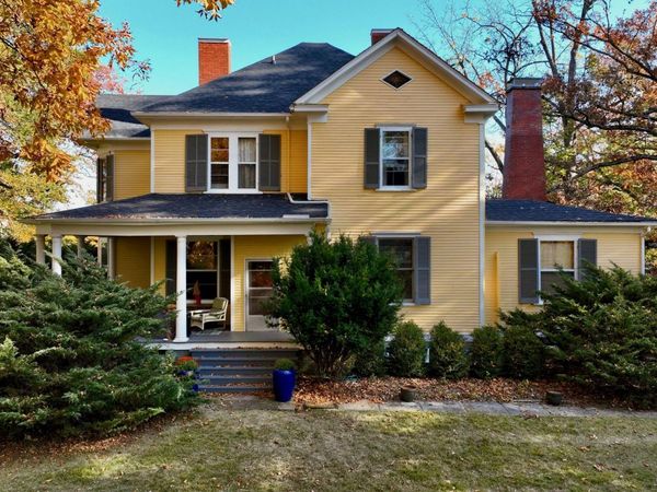 152 Harris St, Lewisburg, WV 24901