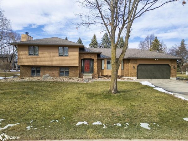 4 Field Road, Mason City, IA 50401