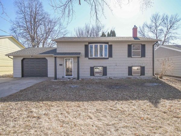 2109 E 1st St, Sioux Falls, SD 57103