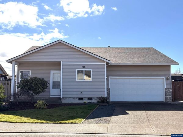 686 Columbia Dr, Molalla, OR 97038